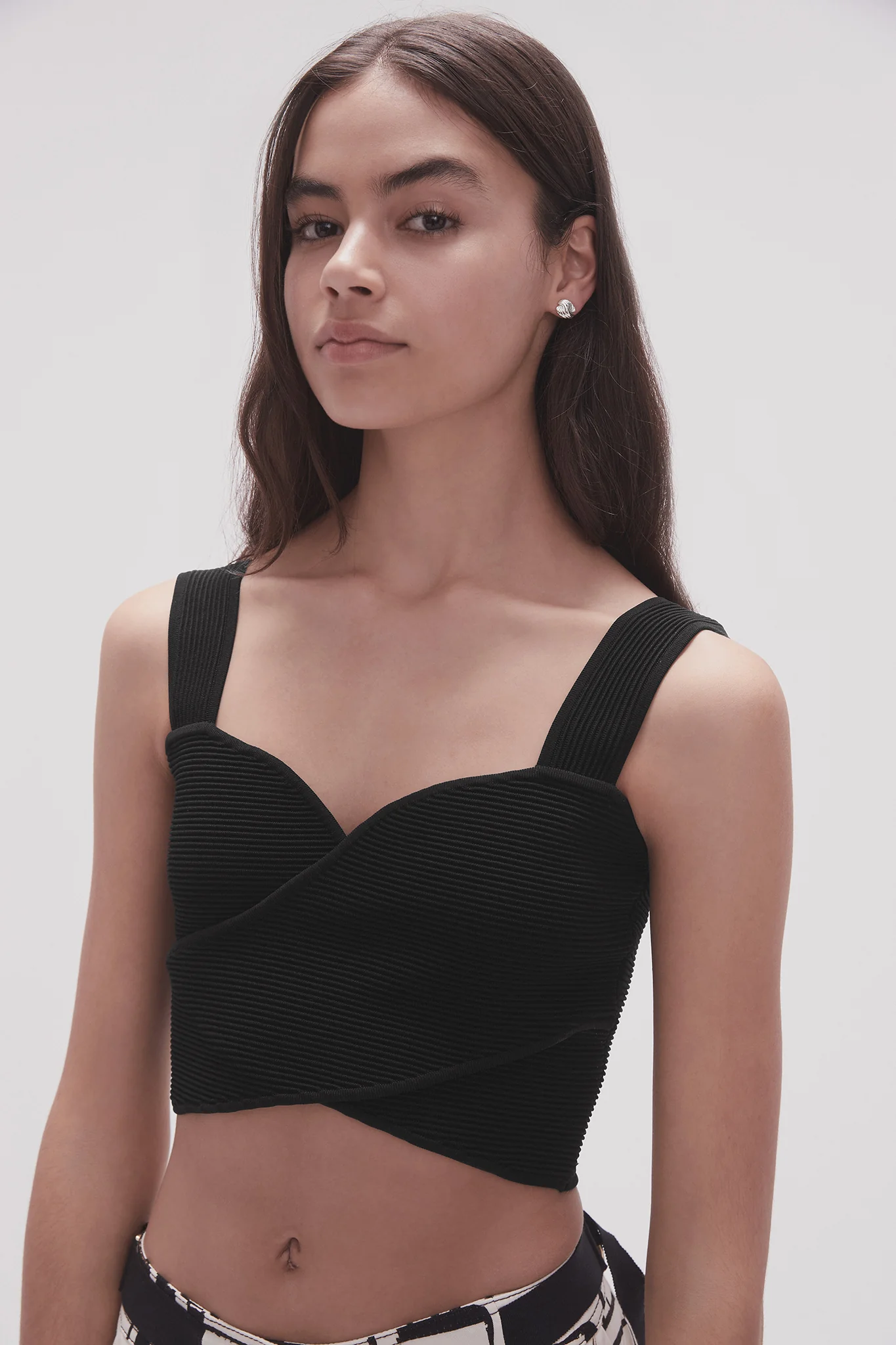 Alina Mini Clamshell Earring - Image 2