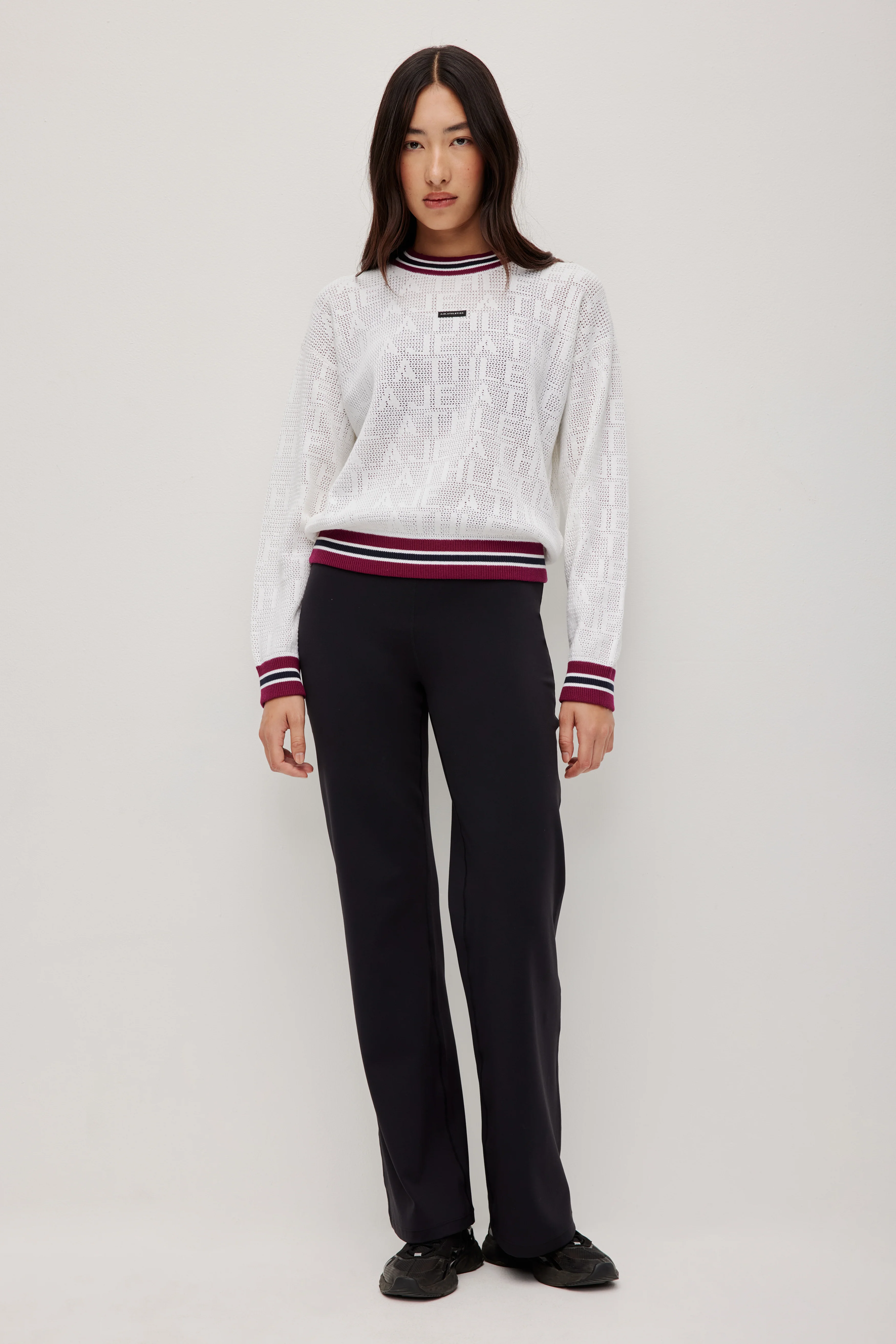 Contrast Logo Knit Crew 417