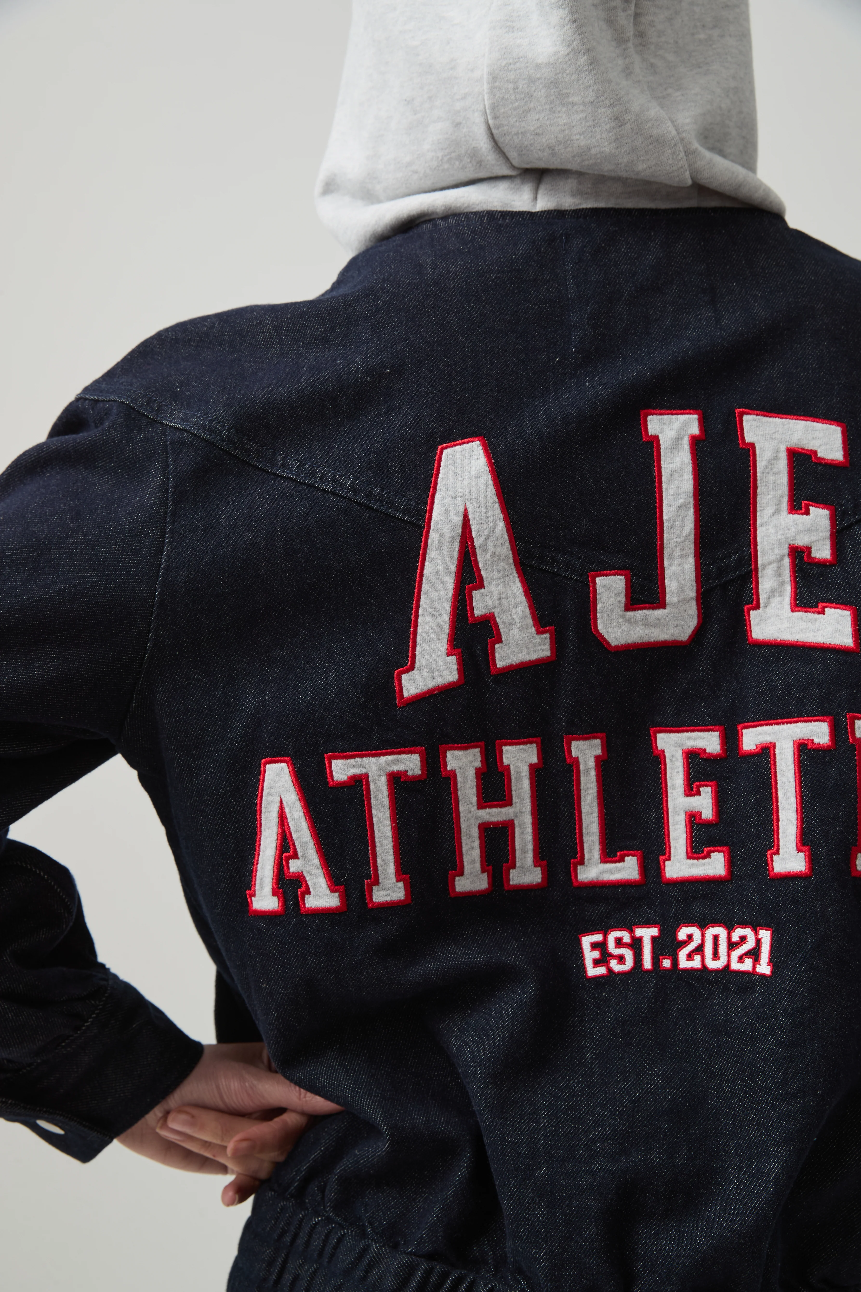 Cropped Hooded Denim Jacket - Image 5