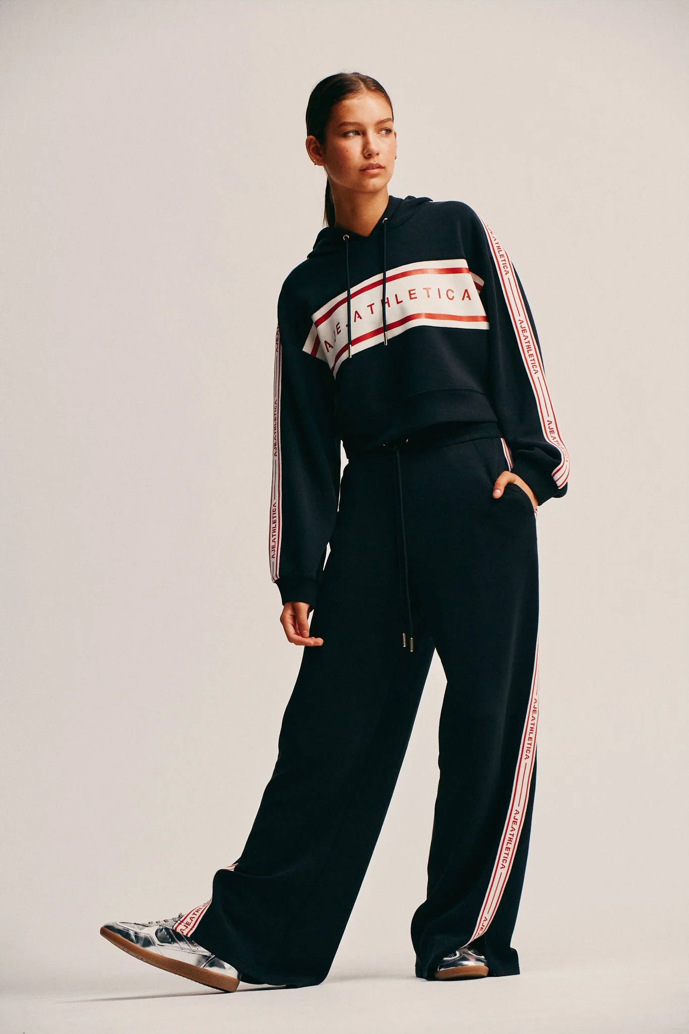 Cropped Logotape Hoodie 405 - Image 8