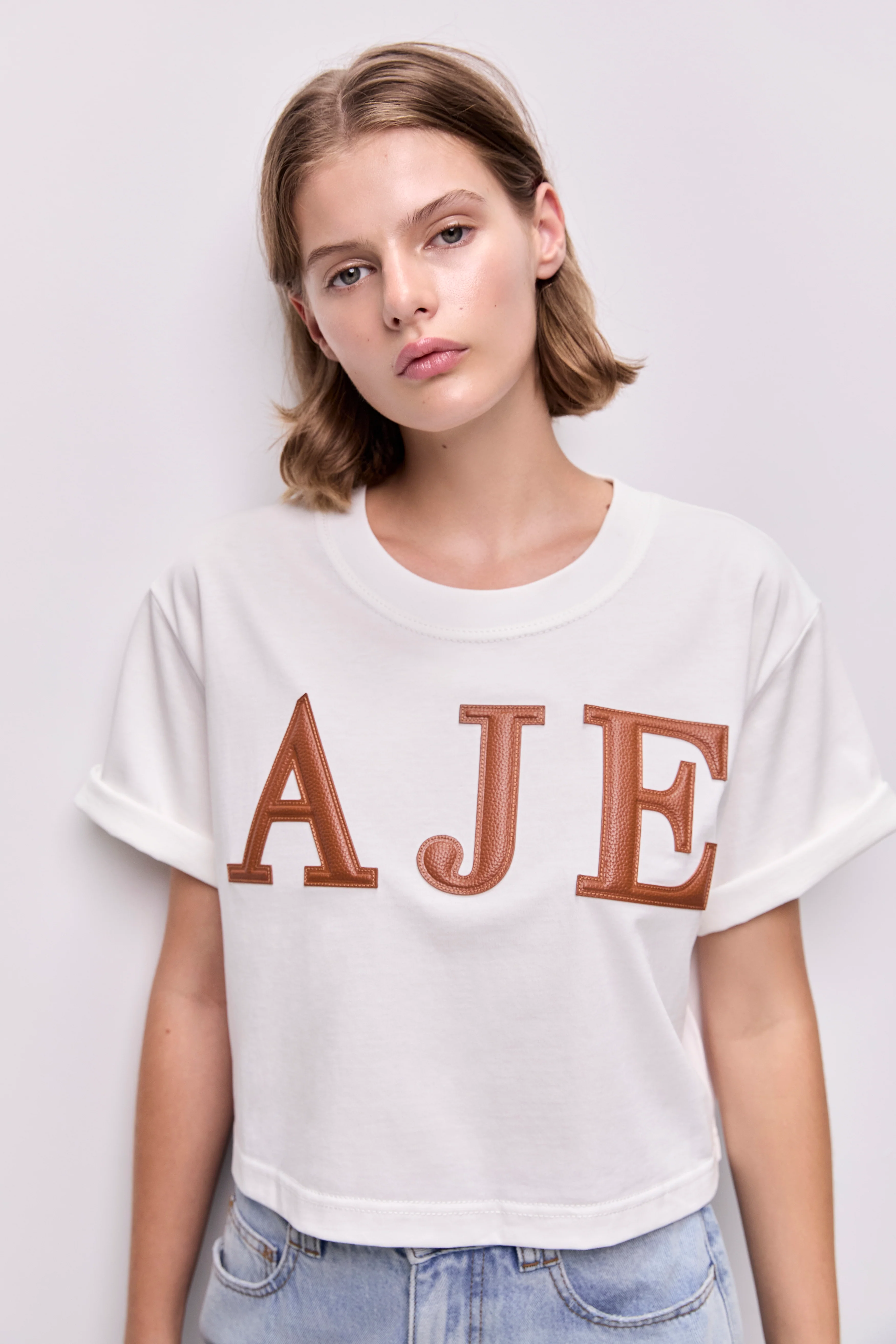 Danila Logo Cropped Tee - Image 4
