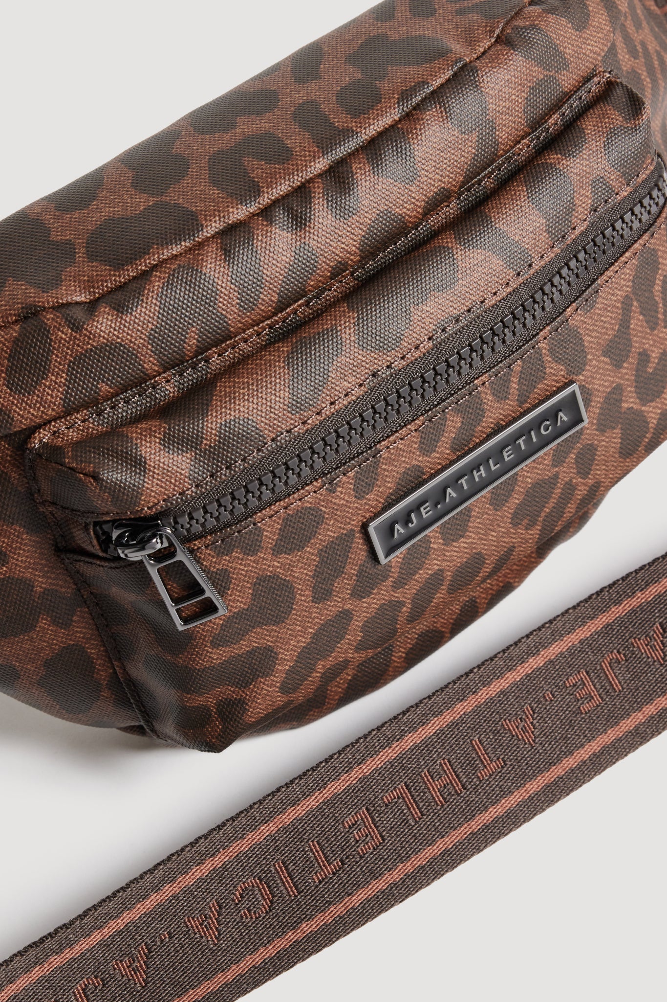 Essential Logo Crossbody 973 - Image 2