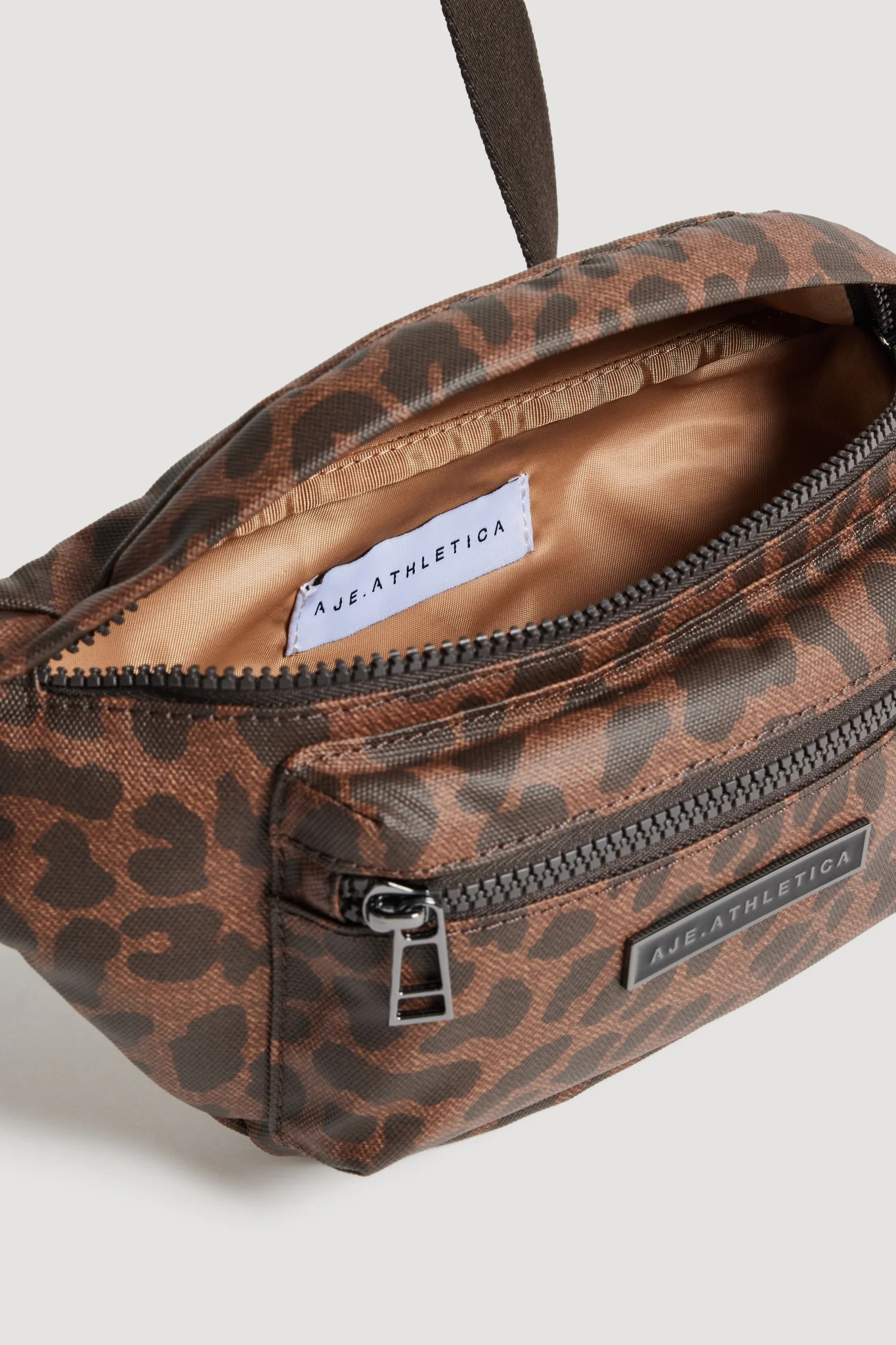Essential Logo Crossbody 973 - Image 3