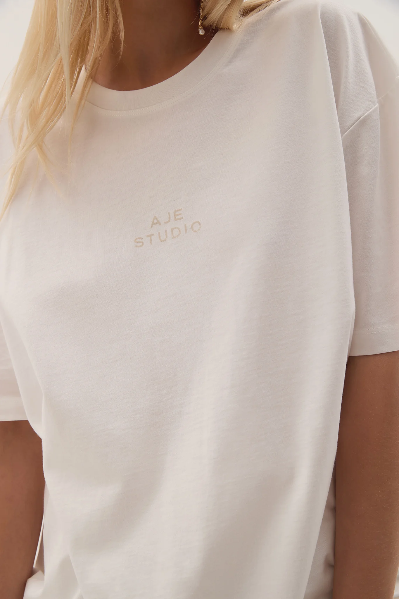 Lorne Oversized Tee - Image 4