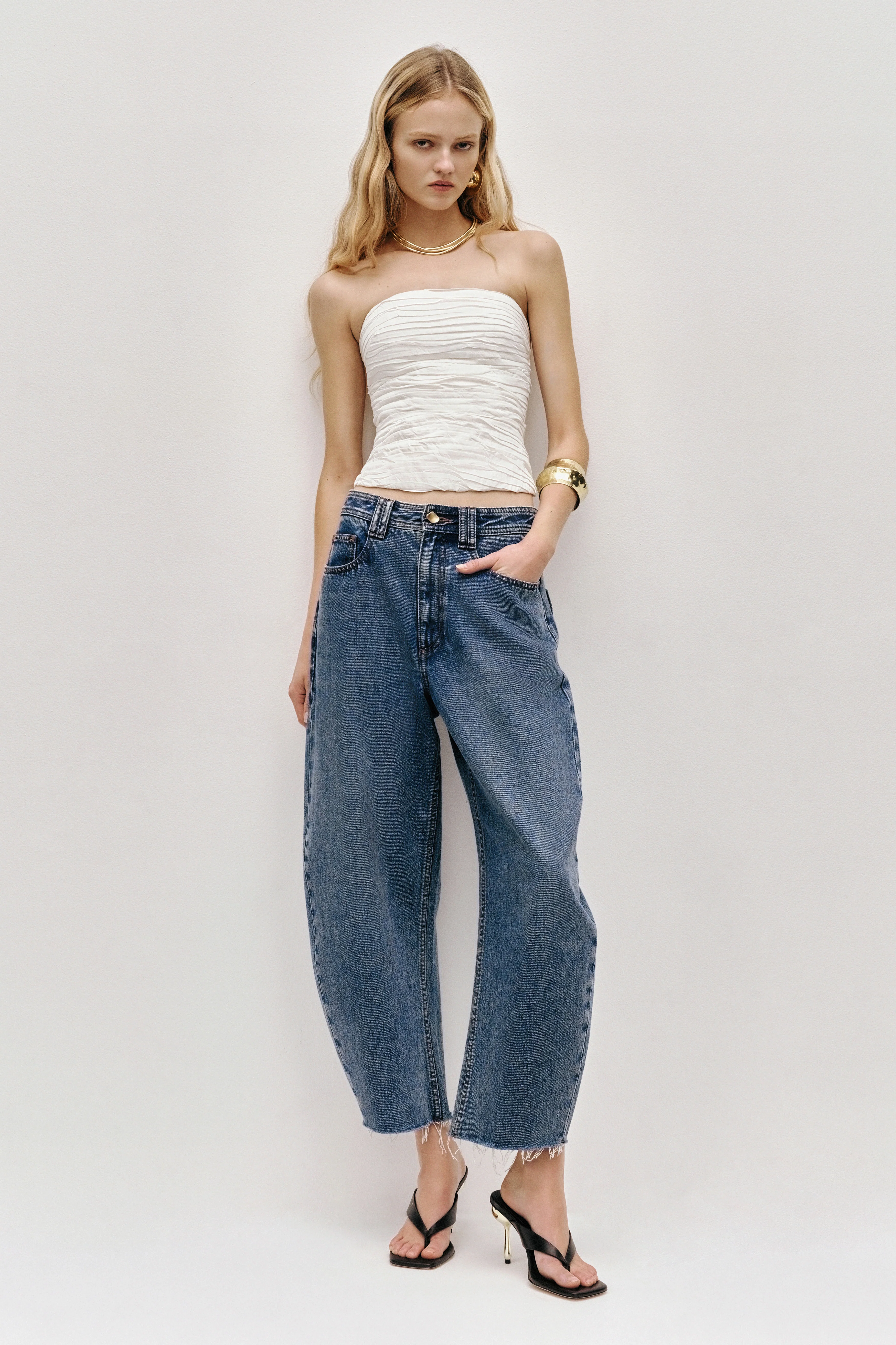 Novie Horseshoe Crop Jean - Image 3