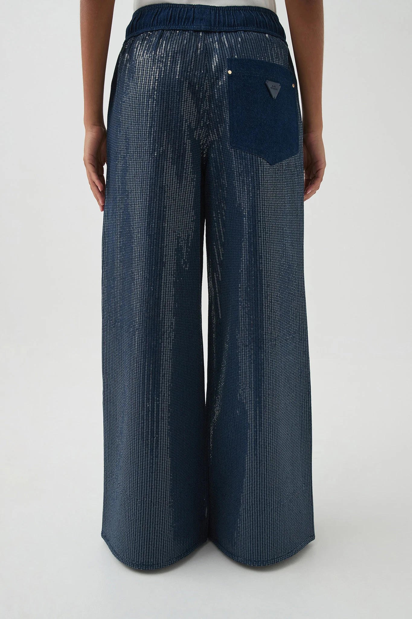 Reflect Relaxed Jeans - Image 5