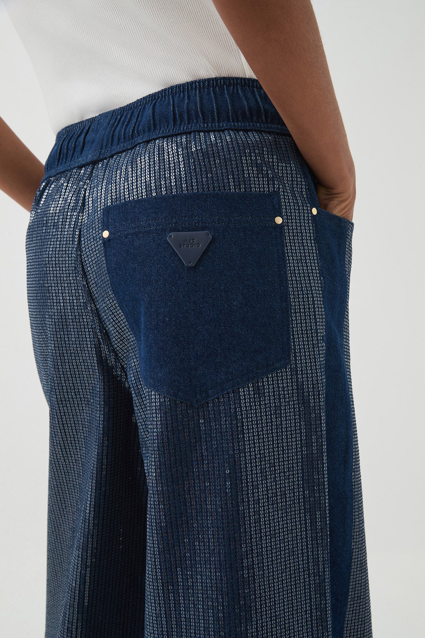 Reflect Relaxed Jeans - Image 6