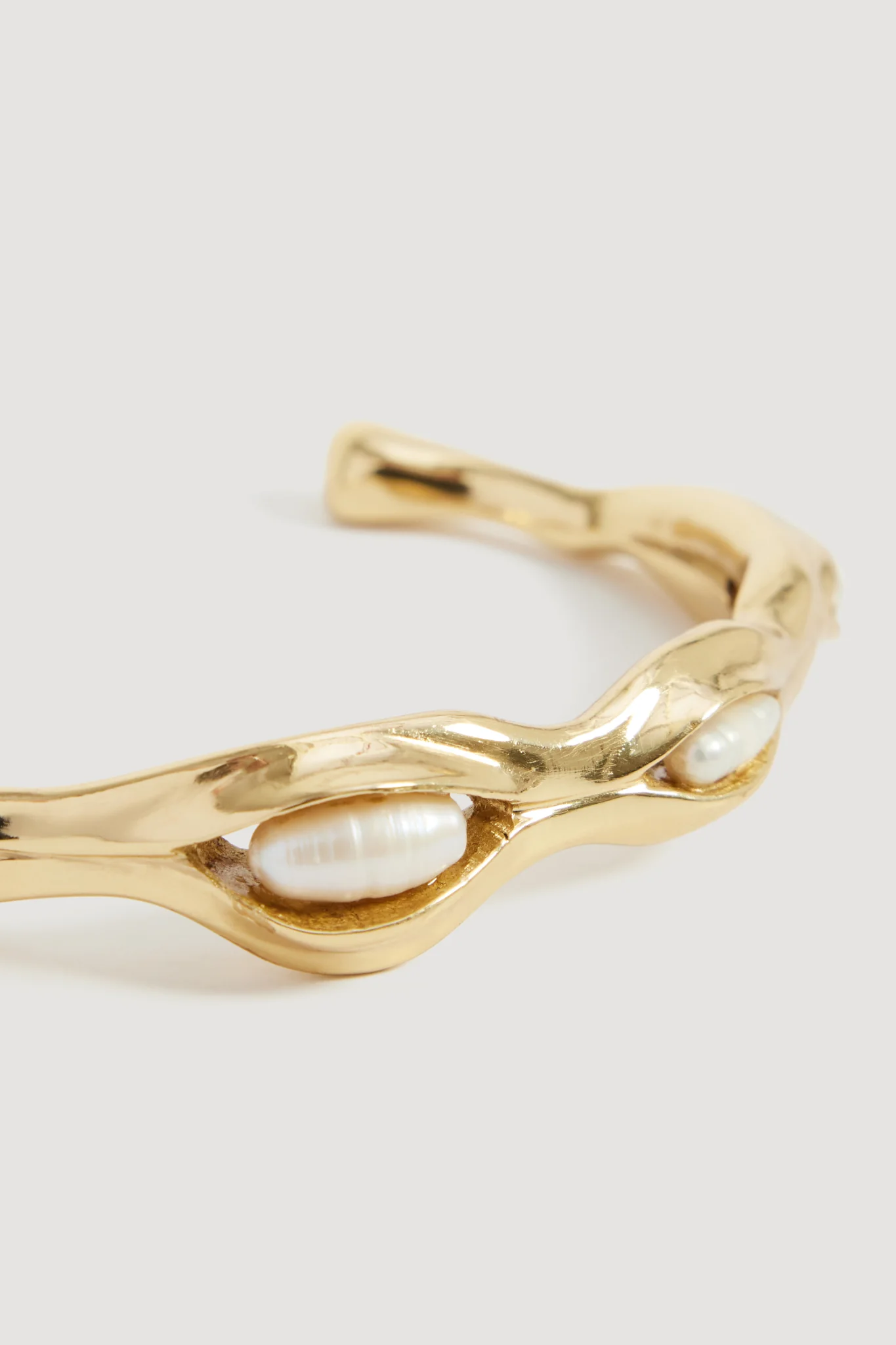 Romara Pearl Cuff - Image 3