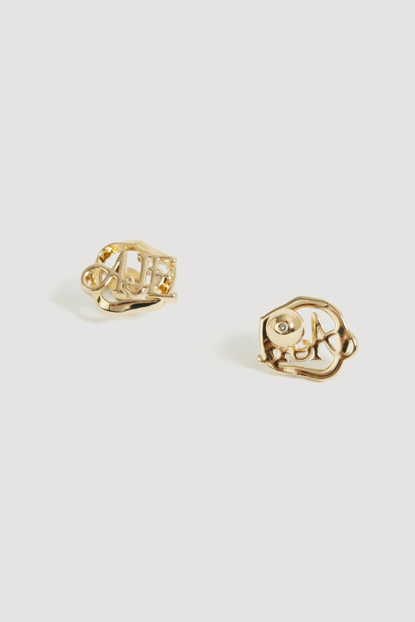 Selby Logo Stud - Image 2