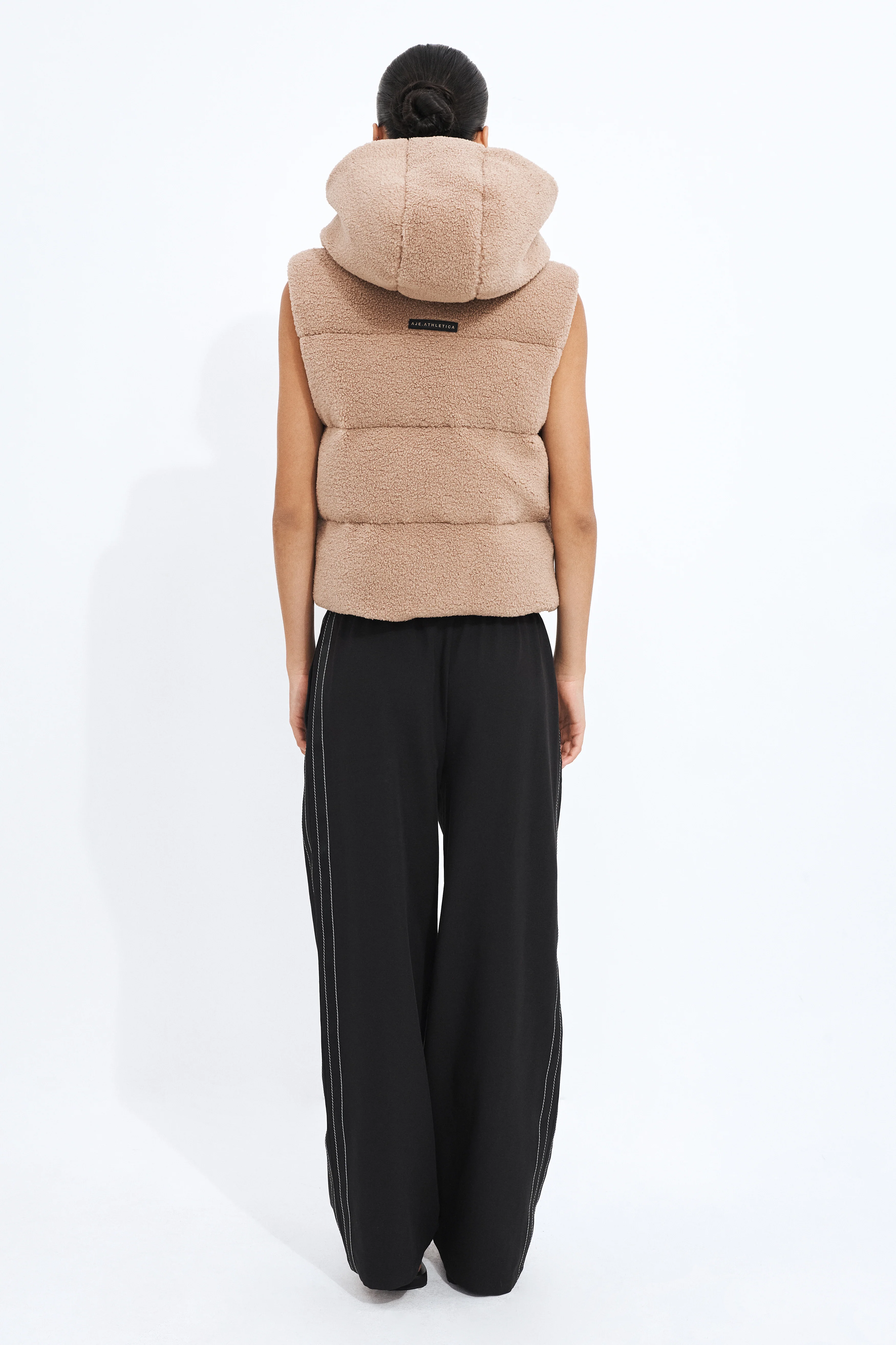 Sherpa Sleevless Vest - Image 6