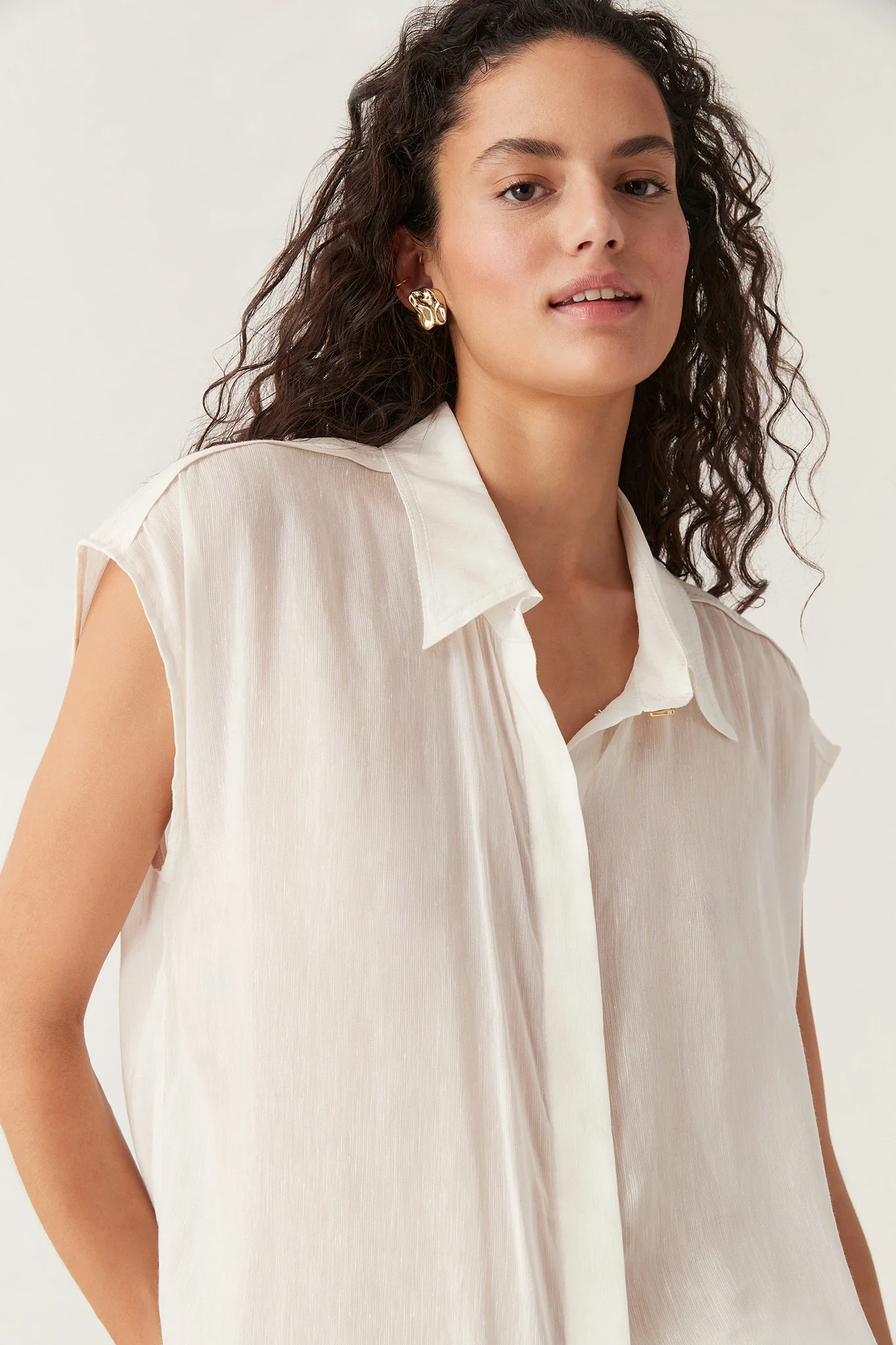 Solana Sleeveless Shirt - Image 4