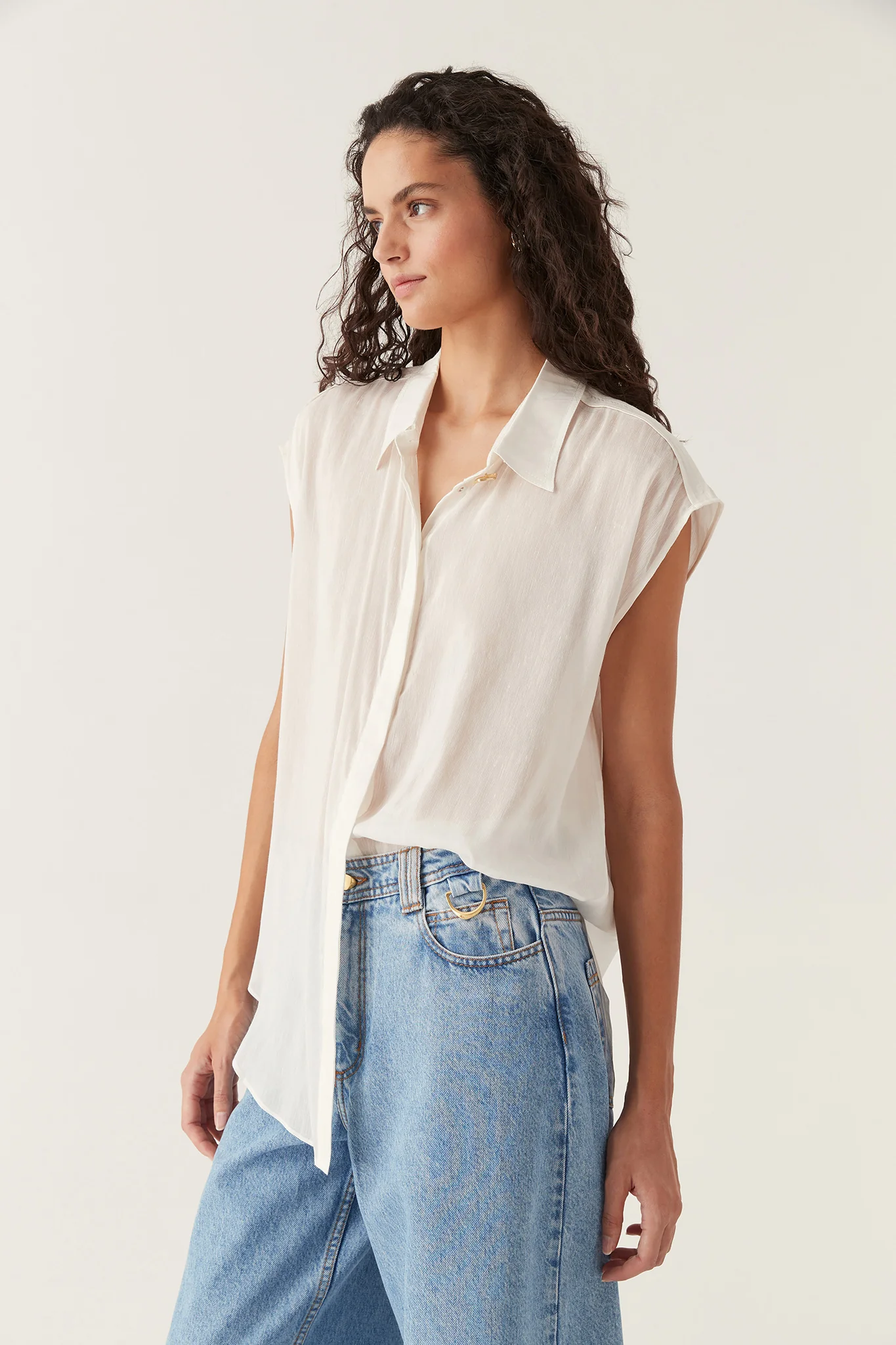 Solana Sleeveless Shirt - Image 5