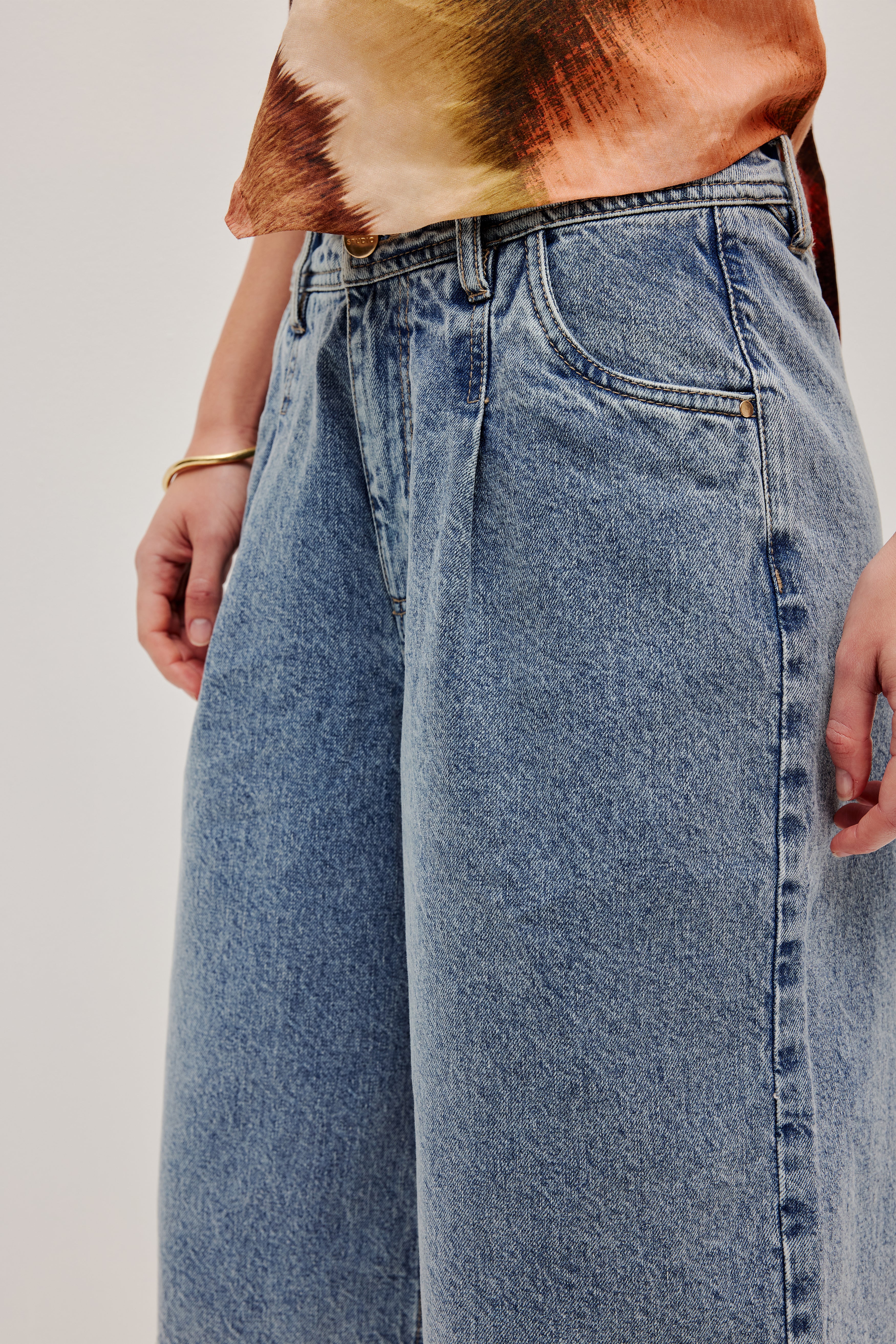 Tully Longline Short - Image 5